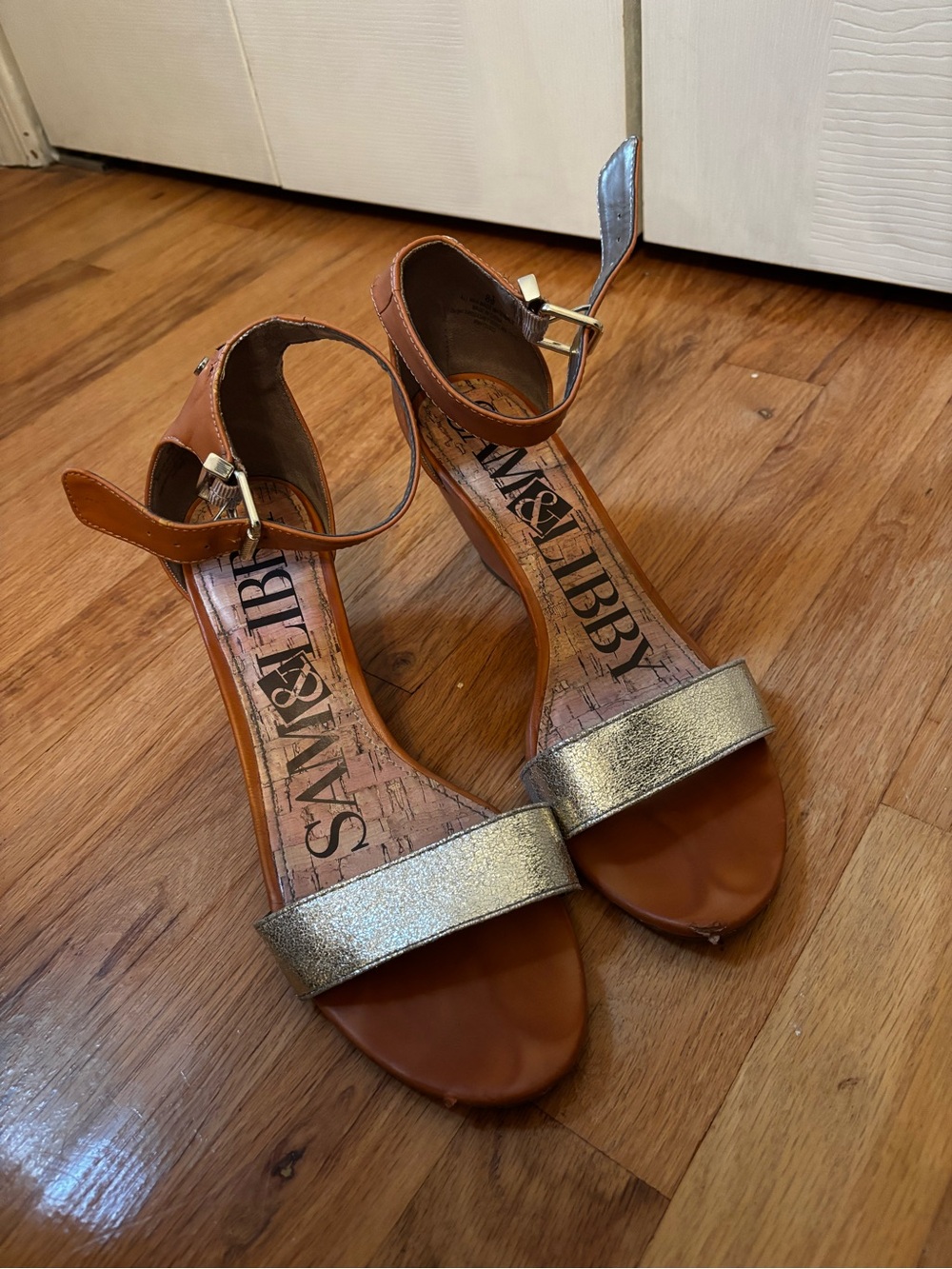 Sam & Libby Women's Tan Ankle-Strap Sandals with Gold Metallic Strap